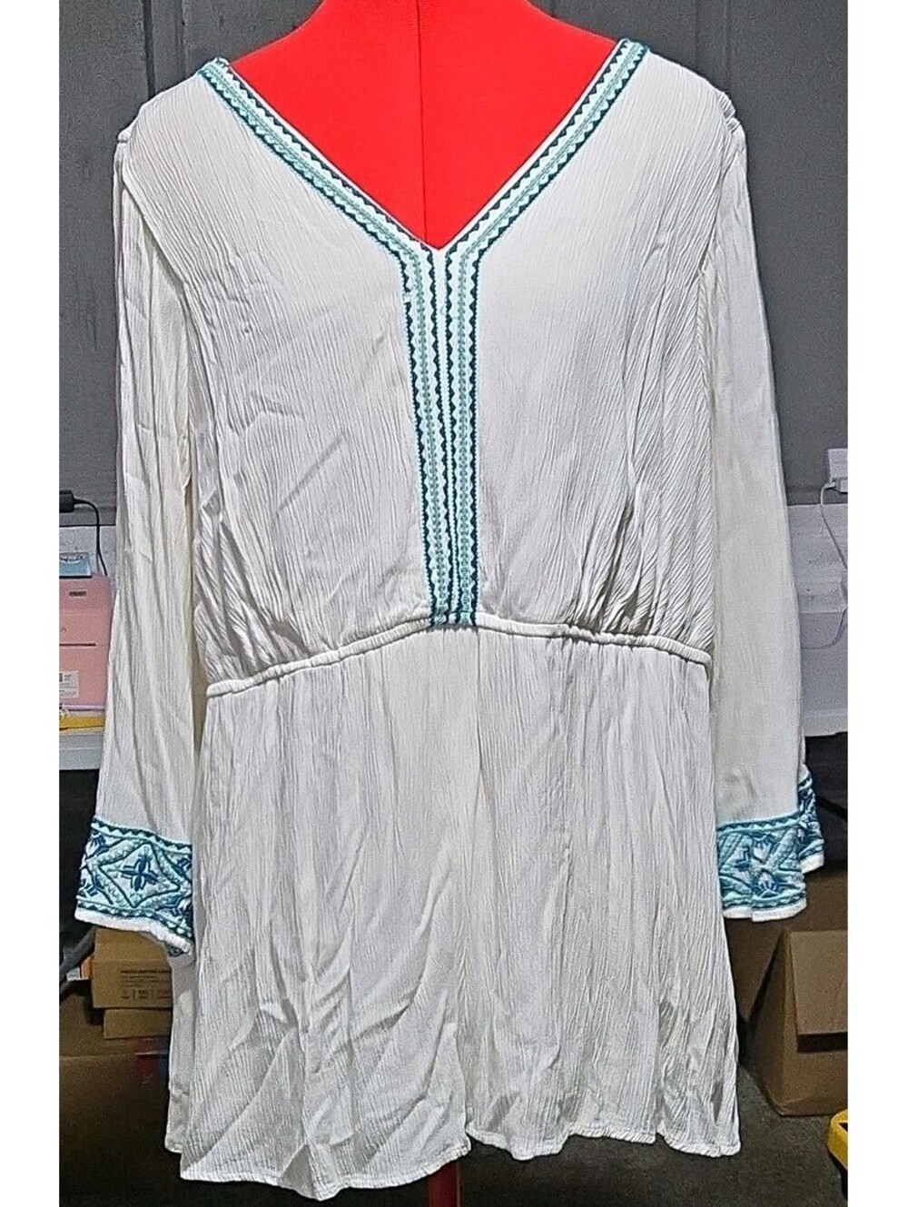 Lane Bryant White/Blue Solid V-Neck Embroidered 3/4 Sleeve Tunic Blouse 16